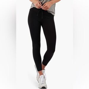 •VUORI DAILY LEGGINGS IN BLACK•
